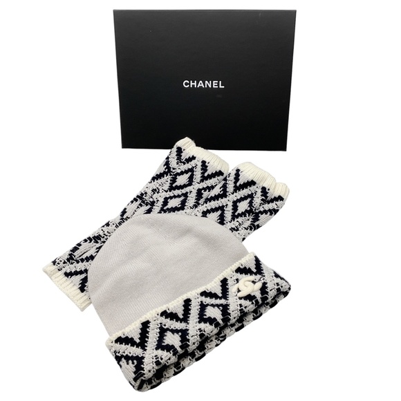 CHANEL GREY / NAVY / SILVER METALLIC CC LOGO CASHMERE KNIT BEANIE AND ARM WARMER - Picture 13 of 14